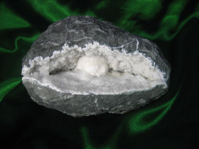 オケナイト原石